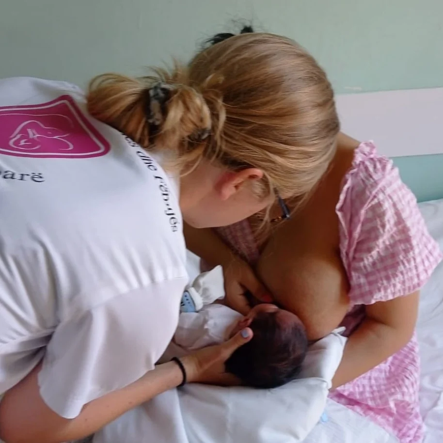 Quality healthcare - Woman breastfeeding her child. Fondacioni spitalor